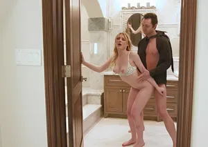 Em gái da trắng to lớn bị địt vào cả ba lỗ