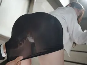 FSDSS-489-C Tình cờ, tôi đã hôn một đồng nghiệp trẻ hơn ở công ty làm thêm và chúng tôi đã có một nụ hôn nồng cháy hơn cả nụ hôn tôi đã hôn bạn trai mình... Sẽ không ai biết đâu...