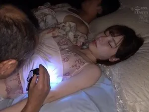 FGEN-004 Mùa hè đến rồi! Đó là biển! Một người phụ nữ xinh đẹp tán tỉnh một chàng trai mặc đồ bơi! 250 phút