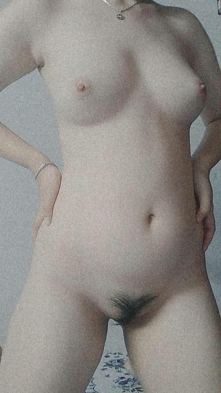 Khi internet chập chờn, bunny colby gọi kỹ thuật đến và đó là một anh da đen